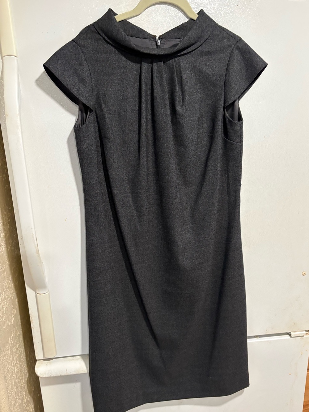 Brooks Brothers 346 Charcoal
Wool Cap Sleeve Pleat Sheath
Dress